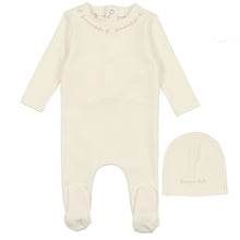Load image into Gallery viewer, Bee &amp; Dee Snow White Script Cotton Stretchie with Beanie
