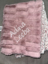 Load image into Gallery viewer, Zandino Evelyn Snowy Rose Minky Blanket

