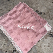 Load image into Gallery viewer, Zandino Evelyn Snowy Rose Minky Blanket
