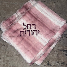 Load image into Gallery viewer, Zandino Rowan Mauve Minky Blanket
