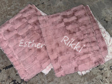 Load image into Gallery viewer, Zandino Evelyn Snowy Rose Minky Blanket
