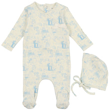 Load image into Gallery viewer, Bee &amp; Dee Light Blue Toile Collection Stretchie and Bonnet
